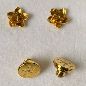 4/$20 Gold flower stud earrings
